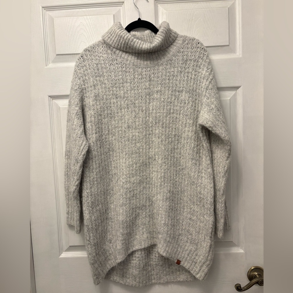 ALPINE TURTLENECK KNIT SWEATER